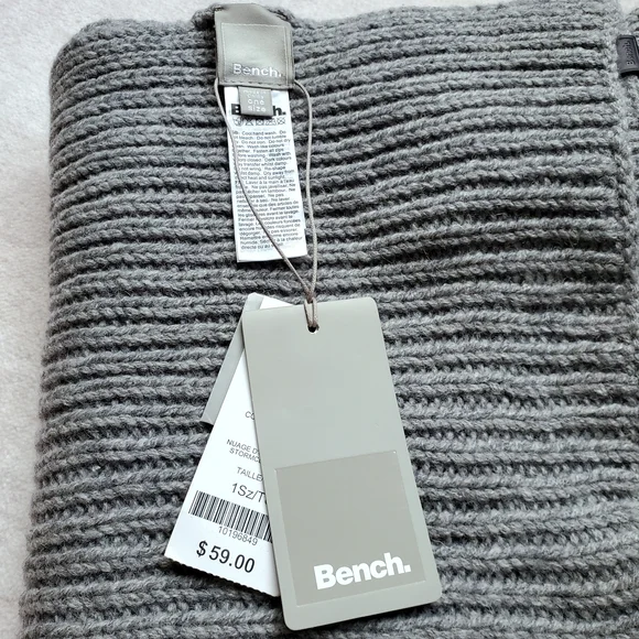 Bench Ribbed Knit Scarf - Picture 4 of 4